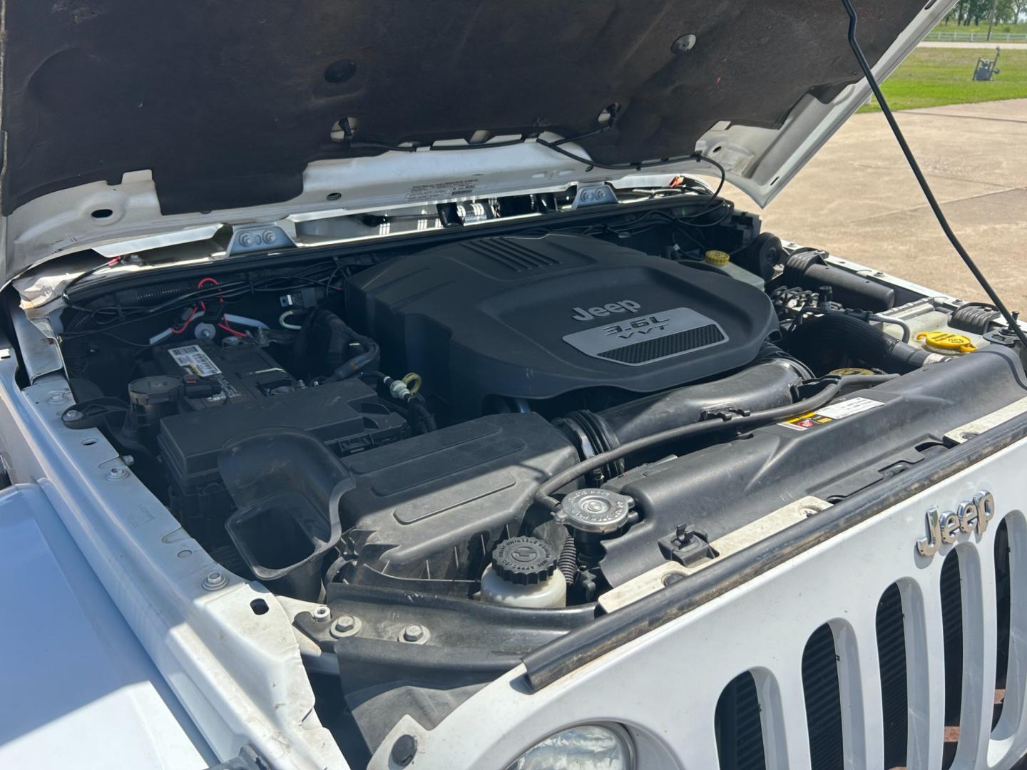 2013 White /BLACK Jeep Wrangler SAHARA (1C4BJWEG5DL) with an 3.6L V6 engine, AUTOMATIC transmission, located at 17760 Hwy 62, Morris, OK, 74445, (918) 733-4887, 35.609104, -95.877060 - Photo#22